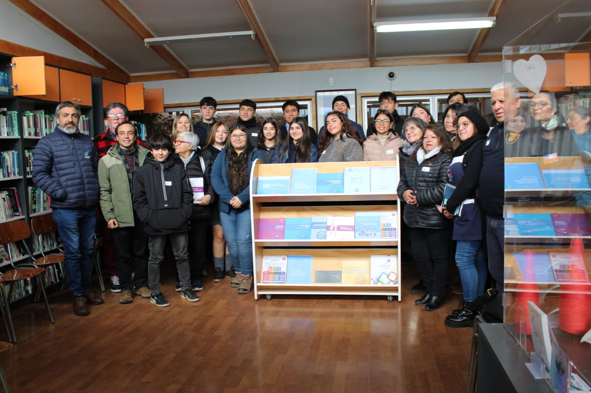 Biblioteca municipal de Llay Llay inaugura punto lector de la Academia SENDA