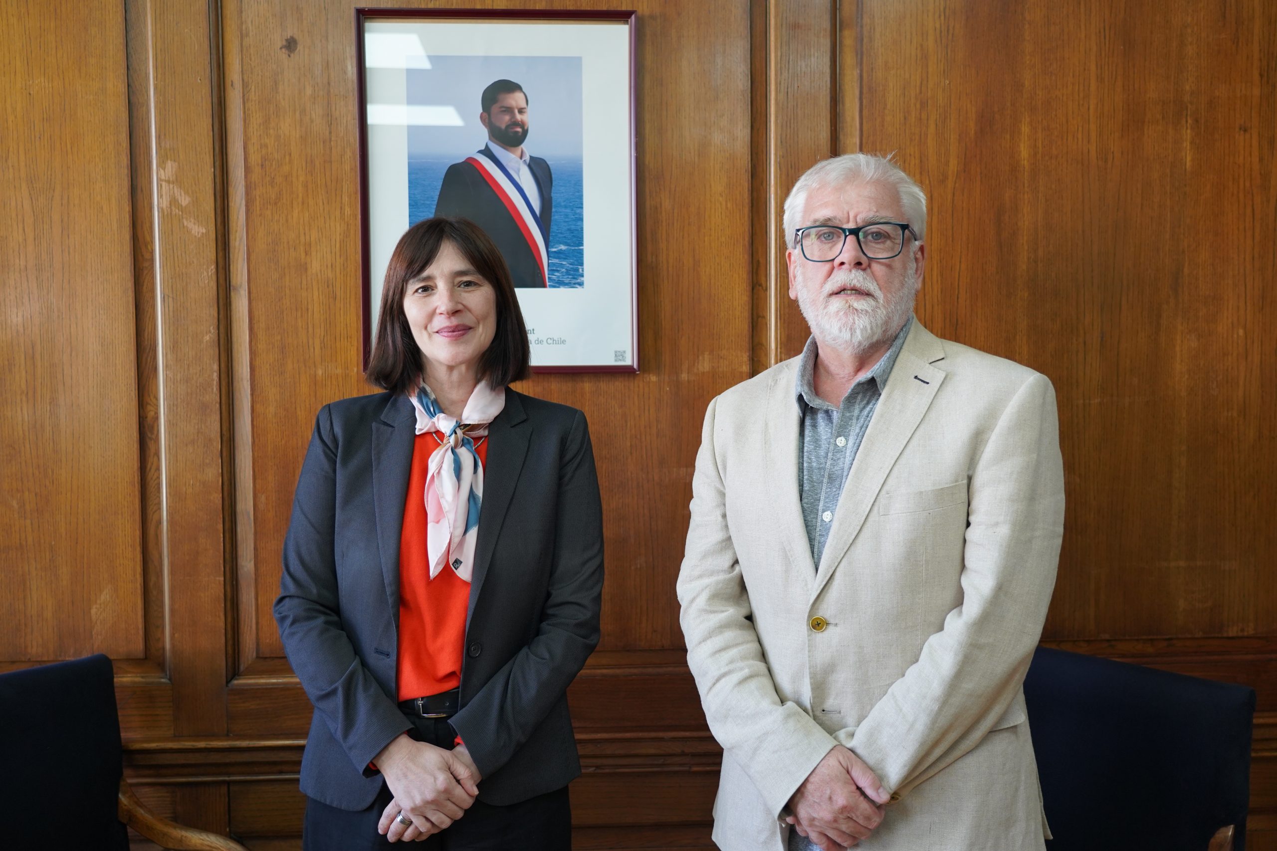 Directora de SENDA se reúne con secretario general de la Junta Nacional de Drogas de Uruguay