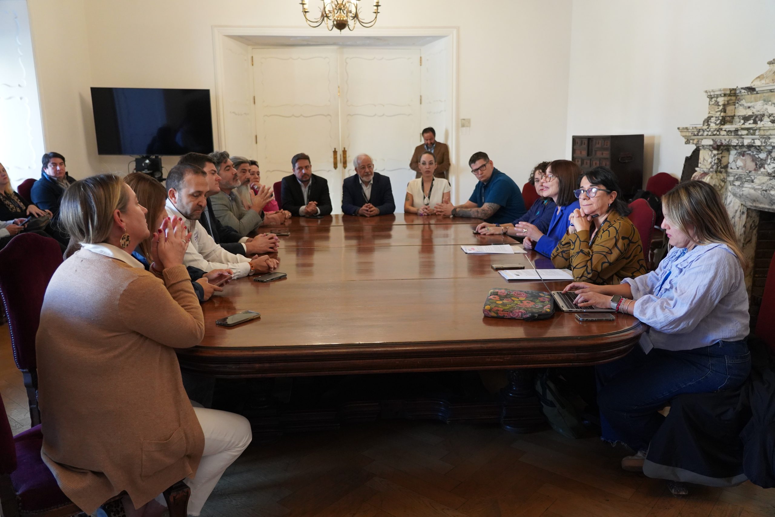 SENDA, ACHM y Federación de Trabajadores Municipales acuerdan fortalecer la prevención en municipios