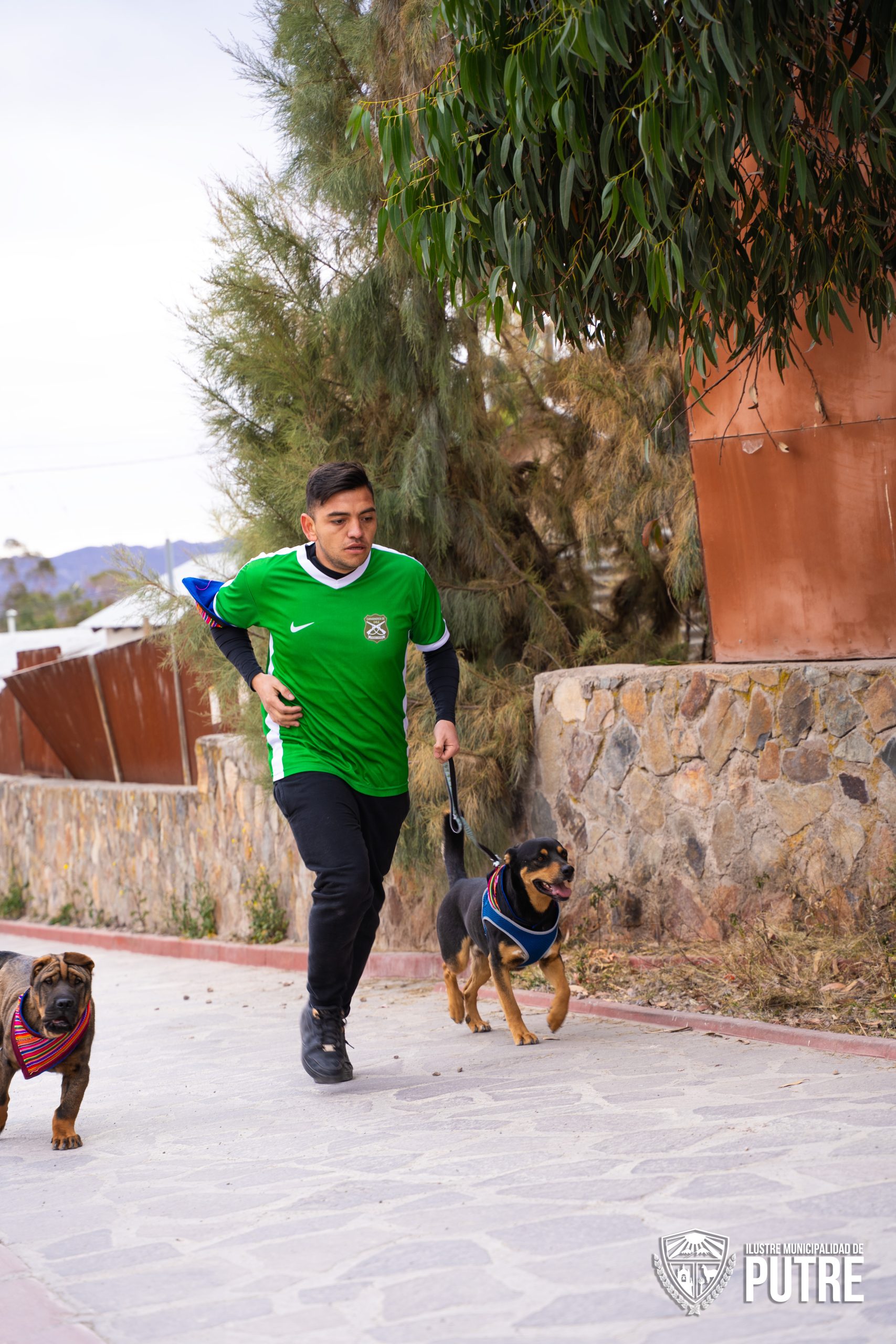 En Putre se desarrolló tercera versión de la Corrida Canina