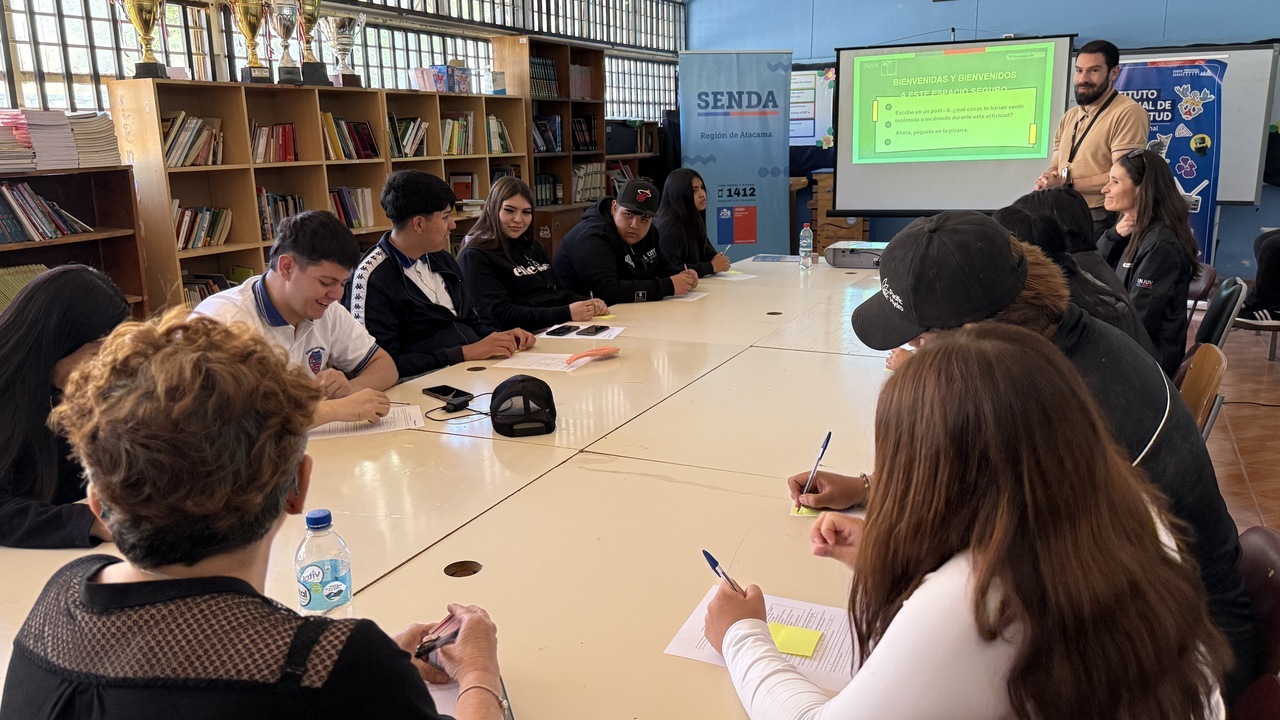 SENDA e INJUV Atacama realizan diálogo comunitario en escuela de Los Loros