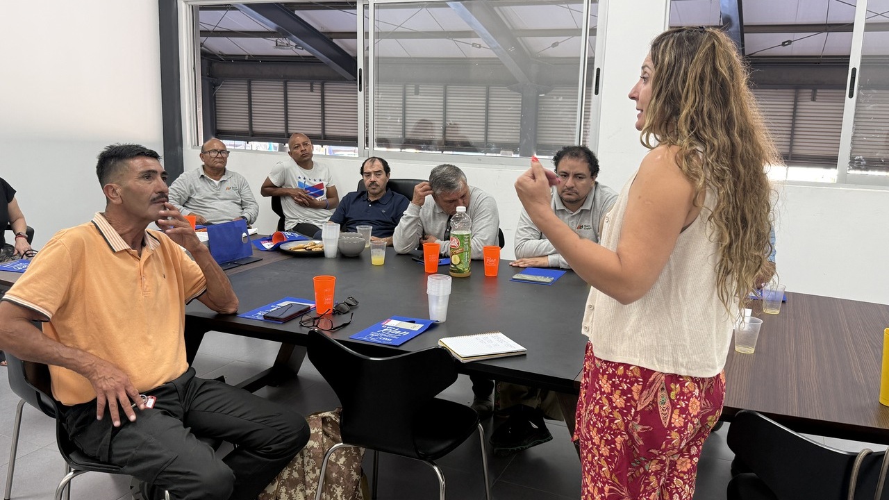 SENDA Atacama realiza jornada de sensibilización a conductores de transporte público RED Copiapó